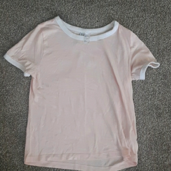 2 H&M divided short sleeve t-shirt - Picture 1 of 3